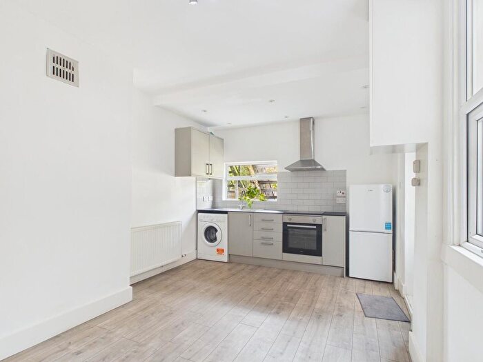 2 Bedroom Flat To Rent In Layton Road, Brentford, TW8