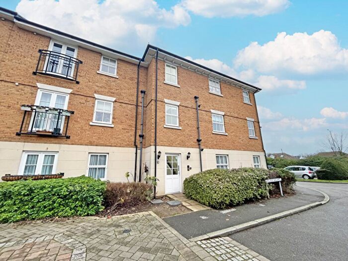 2 Bedroom Flat To Rent In College Square, Westgate, Kent, CT8