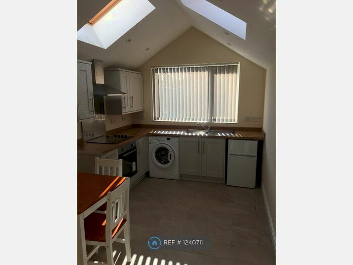 Studio To Rent In Hall Green, Birmingham, B28