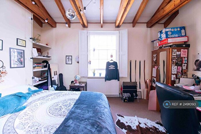 6 Bedroom Semi-Detached House To Rent In Camberwell Grove, London, SE5