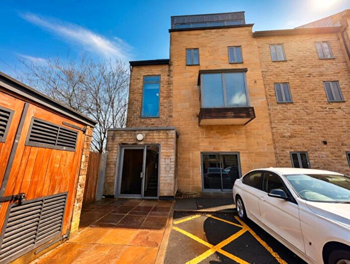 2 Bedroom Apartment For Sale In Oldham Road, Sowerby Bridge, HX6