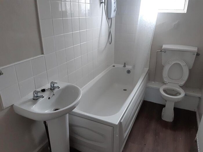 3 Bedroom Terraced House For Sale In Hatfield Road, Bradford, BD2
