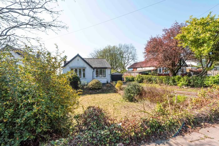 2 Bedroom Detached Bungalow For Sale In Chorley New Road, Lostock, BL6