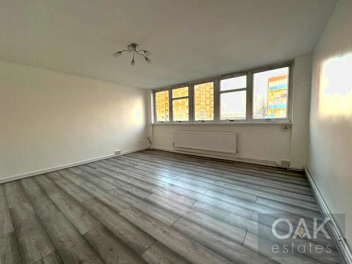 3 Bedroom Maisonette To Rent In Ayley Croft, Enfield, EN1
