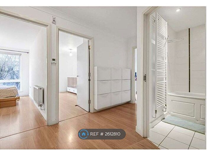 2 Bedroom Flat To Rent In Oyster Wharf, Reading, RG1