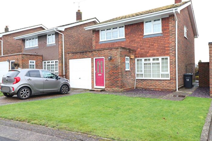 3 Bedroom Detached House For Sale In Lakeside, Rayleigh, SS6