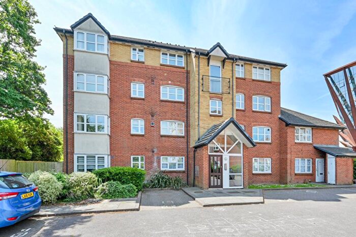 2 Bedroom Flat To Rent In Anderson Close, Acton, London, W3