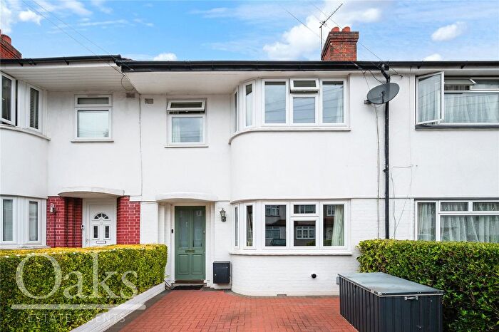 3 Bedroom Terraced House For Sale In Rowan Crescent, London, SW16