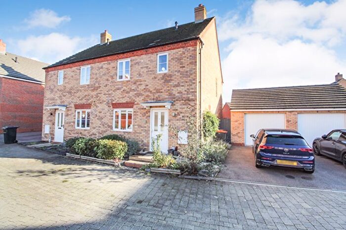 3 Bedroom Semi-Detached House For Sale In Appledine Way, Bedford, MK41