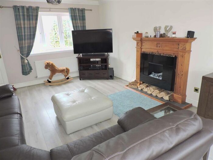 4 Bedroom Detached House For Sale In Coed Y Cadno, Cwmgwili, Llanelli SA14