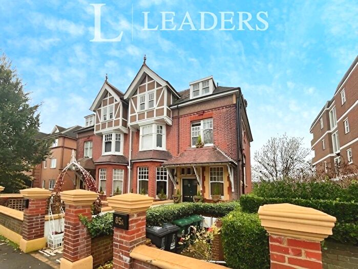 2 Bedroom Flat To Rent In The Drive, Hove, East Sussex, BN3