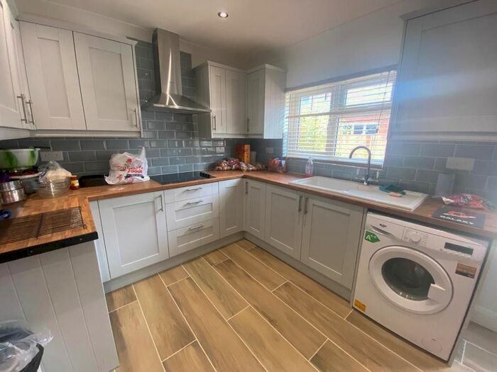 Studio To Rent In Cranborne Waye, Hayes, Greater London, UB4