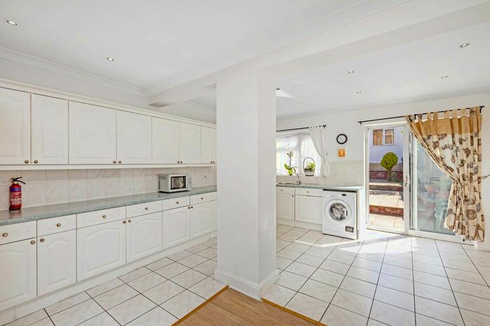 3 Bedroom Property To Rent In Hale End Road, Walthamstow E17