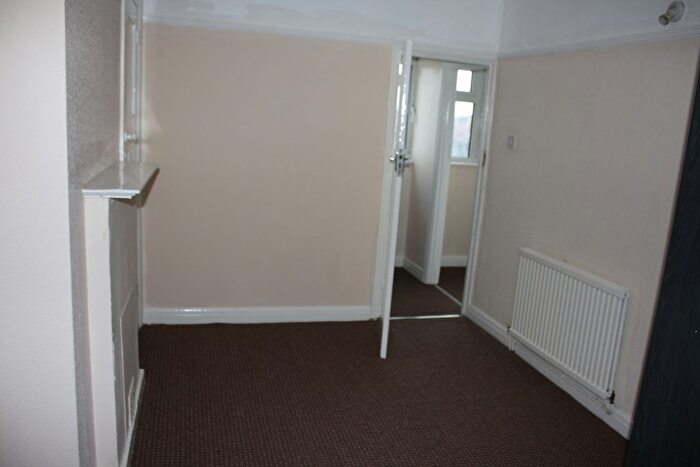 3 Bedroom Flat For Sale In Uxbridge Road, Hayes, UB4