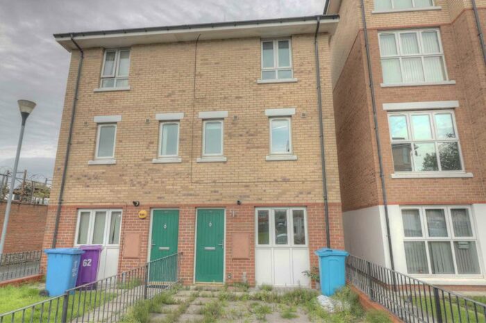 5 Bedroom Semi-Detached House To Rent In Golders Green, Wavertree, L7