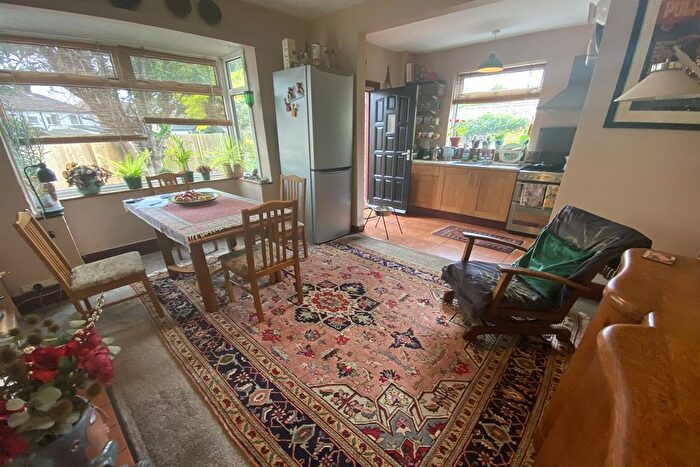 3 Bedroom Semi-Detached House To Rent In Hall Croft, NG9