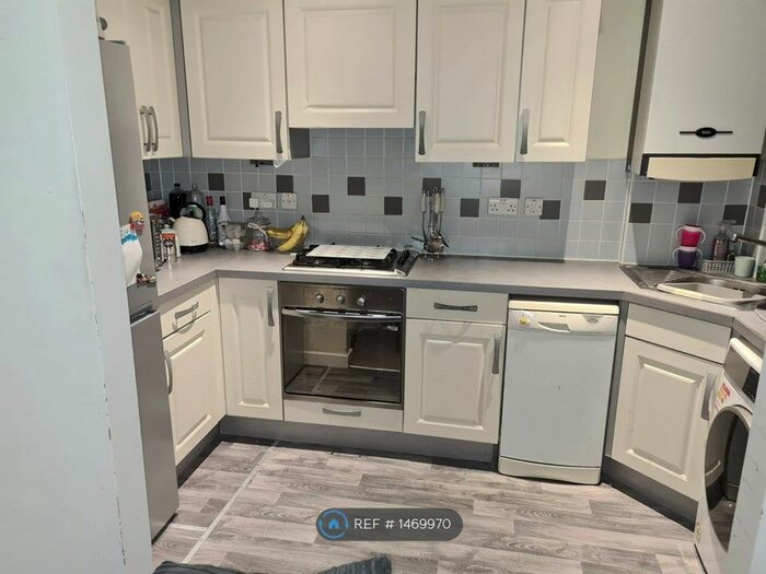 2 Bedroom Flat To Rent In Huntingdon Court, Barnet, EN5