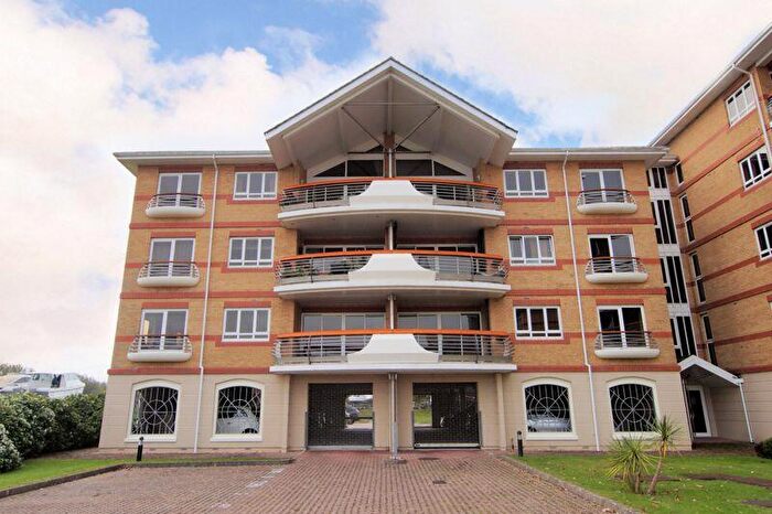 2 Bedroom Apartment For Sale In Lock Approach, Port Solent, PO6