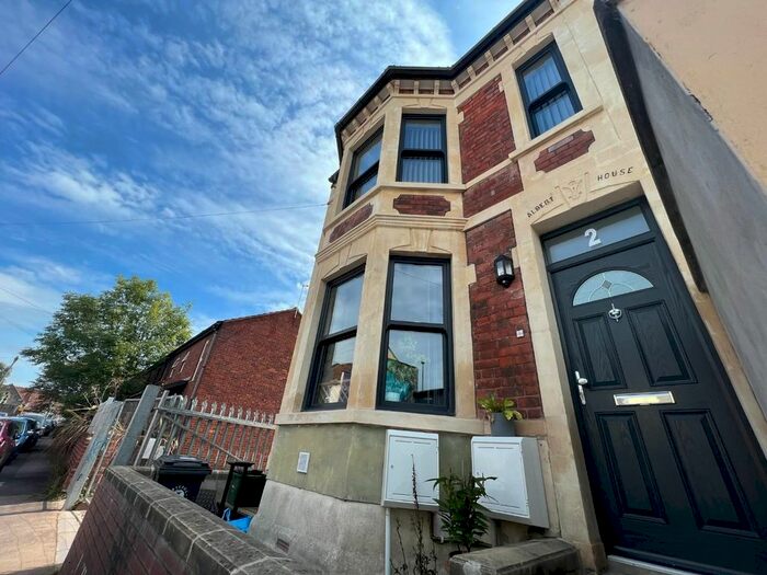 2 Bedroom Flat To Rent In Top Floor Flat - John Street, St. Werburghs, Bristol, BS2