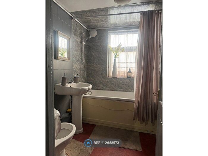 4 Bedroom End Terrace House To Rent In Mitcham Road, Croydon, CR0