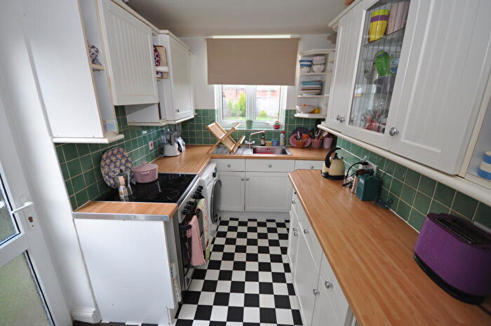 3 Bedroom Semi-Detached House To Rent In Valley View Road, Rochester, ME1