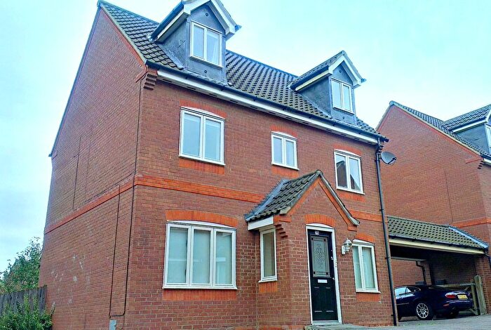4 Bedroom Semi-Detached House To Rent In Foxley Place, Loughton, MK5