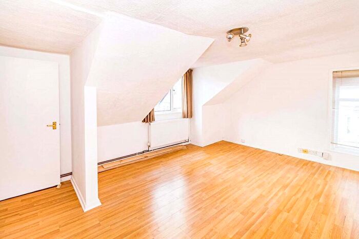 1 Bedroom Flat To Rent In Shaftesbury Road, Southsea, Hampshire, PO5