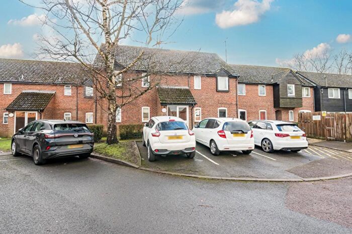 2 Bedroom Flat For Sale In Newbury, Berkshire, RG14