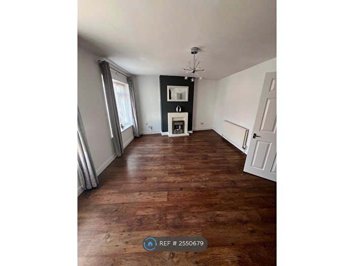 3 Bedroom Flat To Rent In Parkfield Road, Coleshill, Birmingham, B46