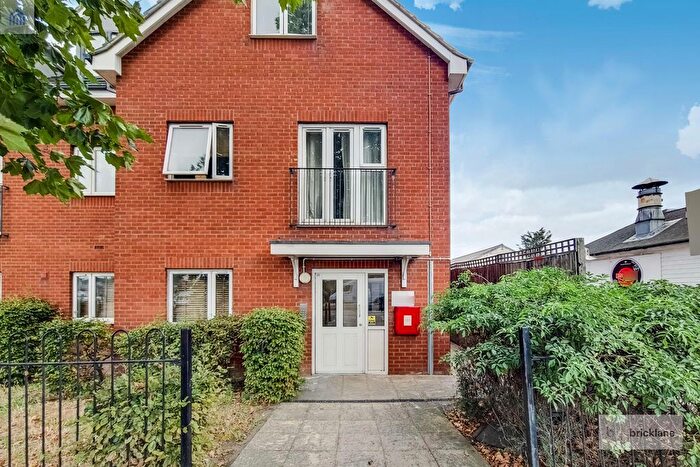 2 Bedroom Flat To Rent In New Road, Rainham, RM13