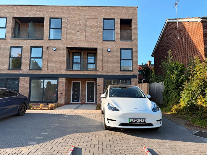 4 Bedroom Town House To Rent In Grovebury Court, Chase Road, Southgate, N14