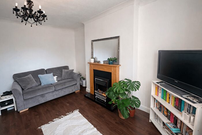 2 Bedroom End Of Terrace House To Rent In Penn Avenue, Lenton, Nottingham, NG7