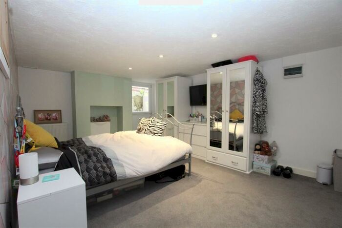 2 Bedroom Maisonette To Rent In Park Road, Sittingbourne, ME10