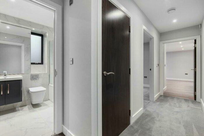 2 Bedroom Apartment To Rent In Lea Bridge Road, London, E10