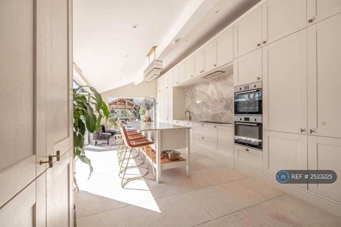 6 Bedroom Semi-Detached House To Rent In Slough Road, Windsor & Maidenhead, SL3