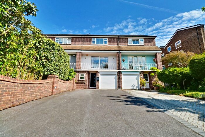 3 Bedroom Town House To Rent In Albemarle Road, Beckenham, BR3