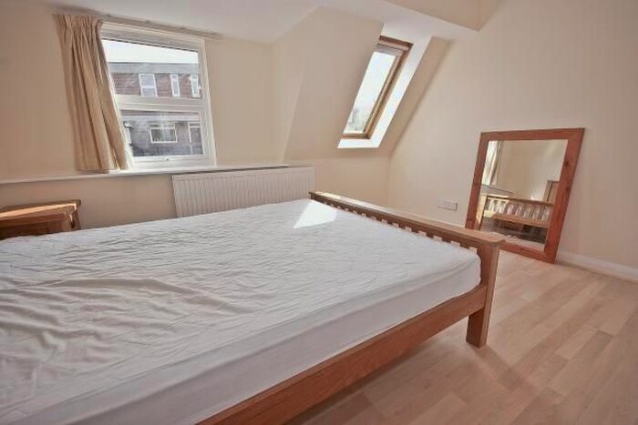 2 Bedroom Flat To Rent In Ethnard Road, Bermondsey, SE15