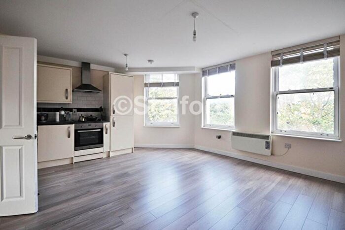 1 Bedroom Flat To Rent In Holloway Road, London, N7
