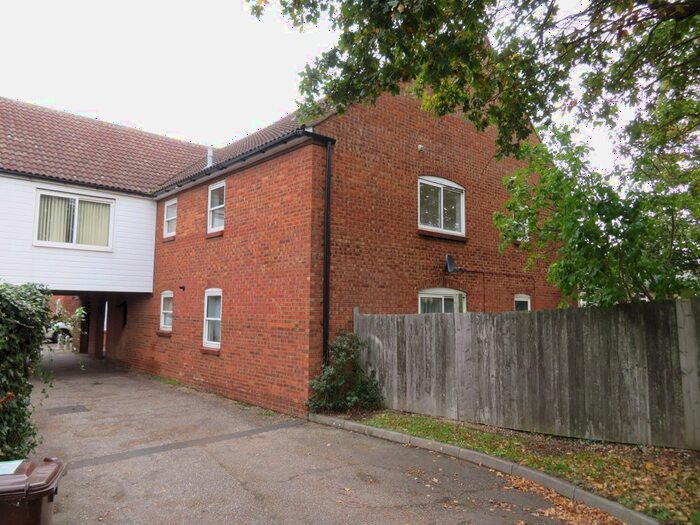 2 Bedroom Flat To Rent In Swallowdale, Colchester, CO2