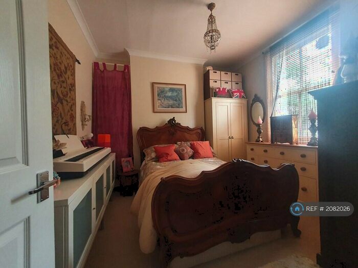 1 Bedroom Flat To Rent In St. Andrews Road, Surbiton, KT6