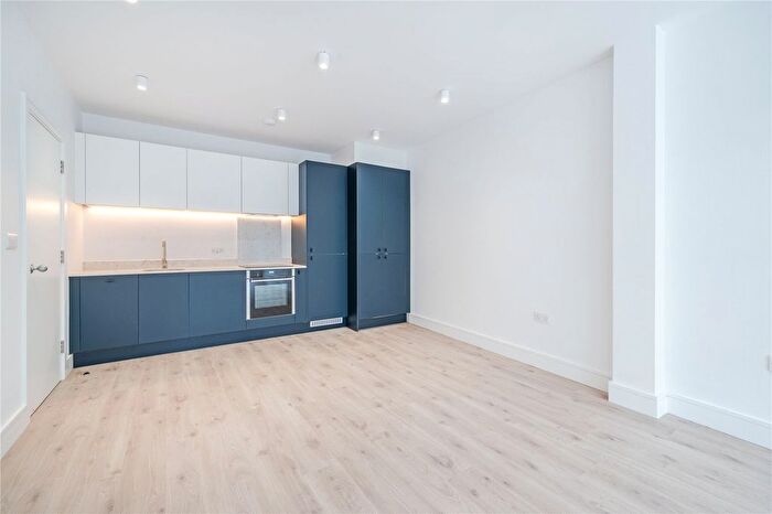 1 Bedroom Flat To Rent In Mitcham Lane, Streatham, SW16