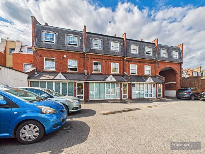 1 Bedroom Flat For Sale In Barnsbury Lane, Surbiton, KT5