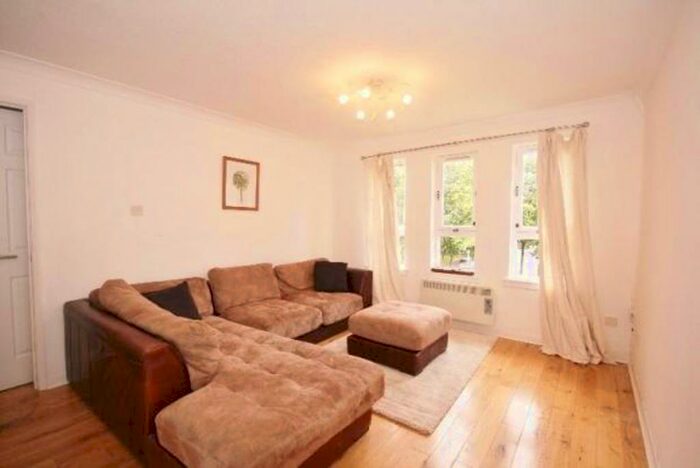 2 Bedroom Flat To Rent In Great Bed At Garriochmill Rd, G20