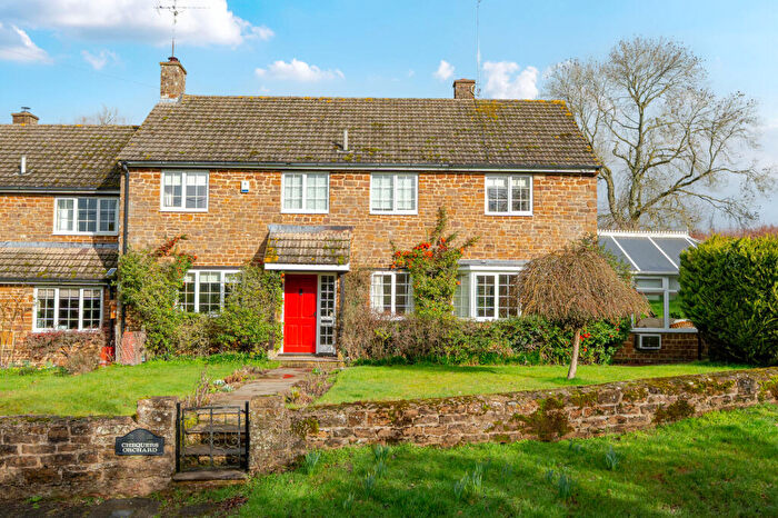 4 Bedroom Link Detached House For Sale In Banbury Road, Moreton Pinkney, NN11