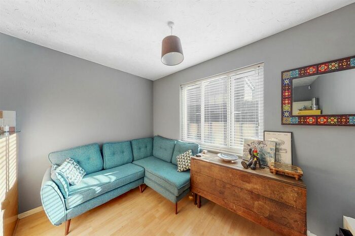 1 Bedroom Flat For Sale In Bryn House, Broadfields Way, NW10