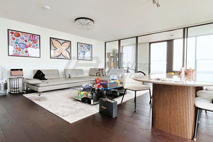 3 Bedroom Flat To Rent In Bondway, London, SW8