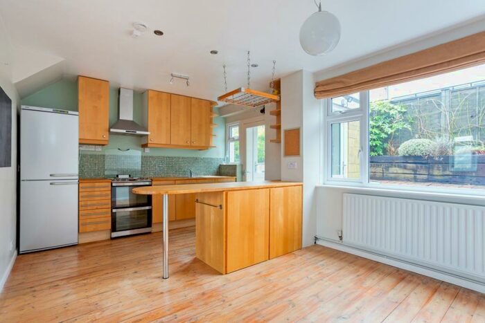 3 Bedroom Terraced House To Rent In Alpine Gardens Bath, BA1