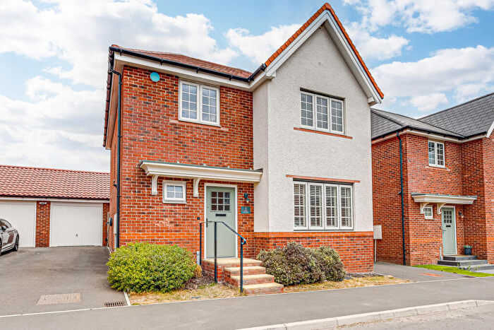 4 Bedroom Detached House For Sale In Elm Walk, Rayleigh, SS6
