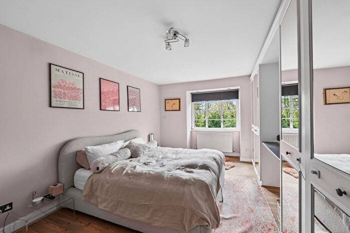 2 Bedroom Flat For Sale In Denison Close, Hampstead Garden Suburb, London, N2