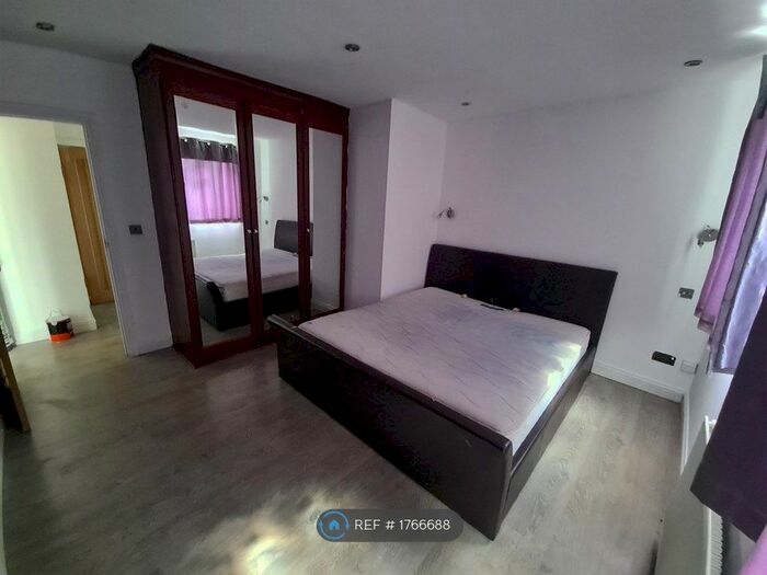 2 Bedroom Maisonette To Rent In Lancelot Road, Wembley, HA0